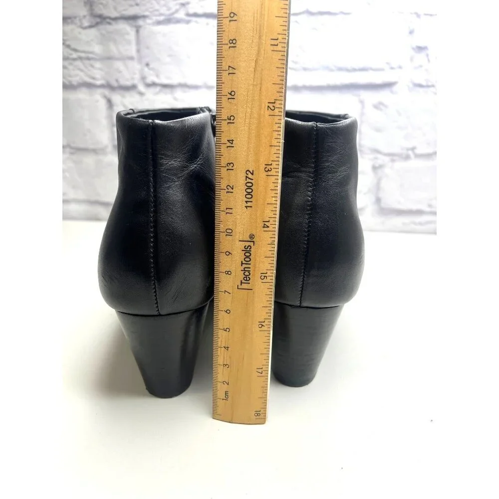 Vionic Georgia Orthaheel Studded Black Leather Ankle Boots Size 9 Booties